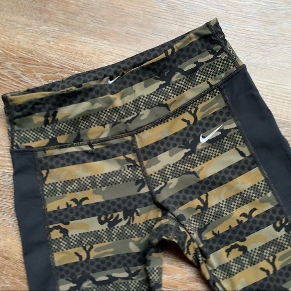 Nike Epic Lux Printed Militia Green/Black 686036-356 Women's Running Crops M - Picture 3 of 11